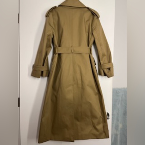 New & never worn Banana Republic trench coat - Picture 2 of 7